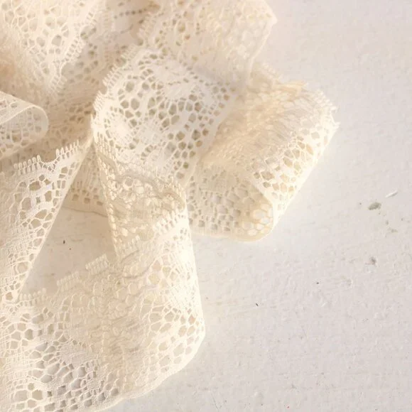 Vintage 1950s Lace Trim, Ivory 2 yard, 1.75" wide - Picture 2 of 10